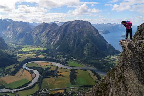 romsdalseggen ridge|Hiking Romsdalseggen ridge in Norway .